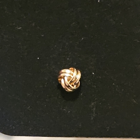 Love knot gold plated stud earrings 8mm - Picture 6 of 6